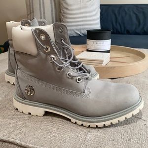 TIMBERLAND WOMEN’s 6-INCH PREMIUM WATERPROOF BOOTS